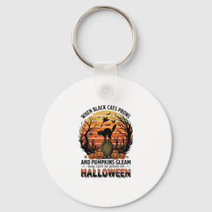 Wenn schwarze Katzen an Halloween umherstreifen Ka Schlüsselanhänger