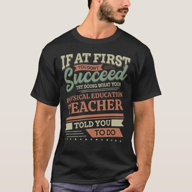 Wenn Sie die physische Bildung zunächst nicht erfo T-Shirt (Vorderseite)