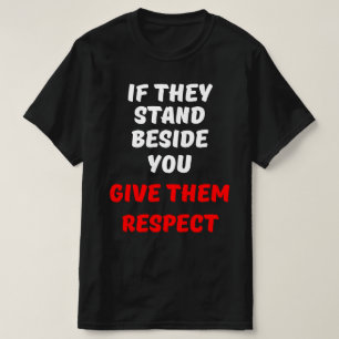 WENN SIE NEBEN IHNEN STEHEN, GEBEN SIE IHNEN ACHTU T-Shirt