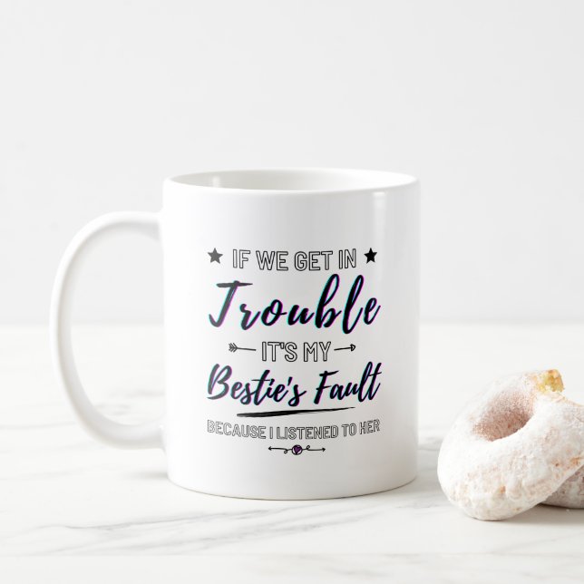 Wenn wir in die Tasse des Trouble-Funny-Kaffees ko (Mit Donut)