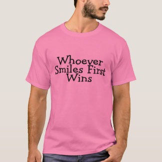 Wer auch immer lächelt erste Gewinne T-Shirt