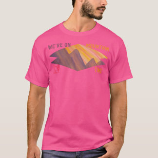 Wer auf der geometrischen Wasserfarbengebirge der  T-Shirt