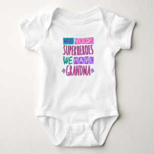 Wer braucht Superhelden, wir haben Oma Baby Strampler