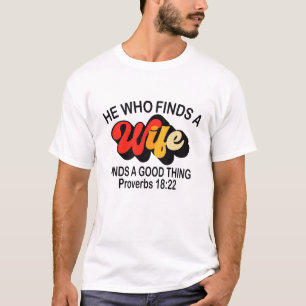 Wer eine Ehefrau findet, findet eine gute Sache T-Shirt