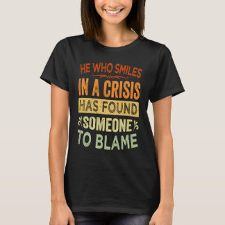 Wer in einer Krise lächelt, hat jemanden zu Bla ge T-Shirt