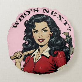 „Wer ist Nächstes?“ Retro-Killer-Hausfrau-Pin-Up-W Rundes Kissen