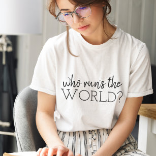 Wer rennt, ist die Welt   Girl Power Moderner Femi T-Shirt