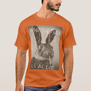 Wer zum Teufel ist Alice Funny Rabbit Geschenk T-Shirt
