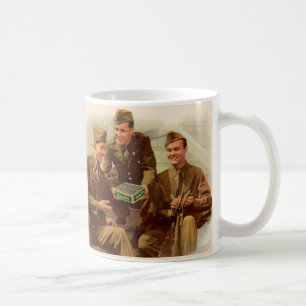 Werbeanzeige für Soldaten mit Süßigkeiten aus den  Kaffeetasse