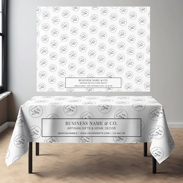 Werbeausstellung für Minimalistische Firmenlogos Tischdecke (Minimalist white business  branded tablecloth with custom text & logo *this mockup is Ai generated)