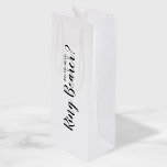 Werden Sie mein Ringträger sein? Neuer Vorschlag Geschenktüte Für Weinflaschen<br><div class="desc">"Werden Sie Träger sein?" Die moderne Geschenktasche mit dem Titel "Will You Be My Ring Bearer?" im modernen,  schwarzen Script-Schriftart-Stil auf weißem Hintergrund.</div>