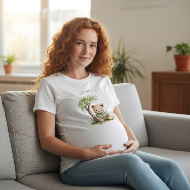 Werdende Mutter Teddybär liest unter Baum Wasserfa T-Shirt (Von Creator hochgeladen)