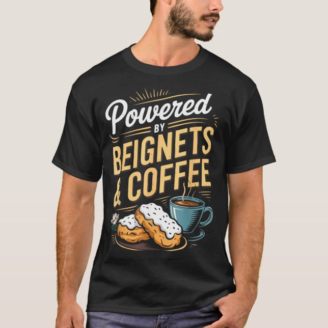 Wered By Beignets And Coffee Funny New Orleans Quo T-Shirt (Vorderseite)