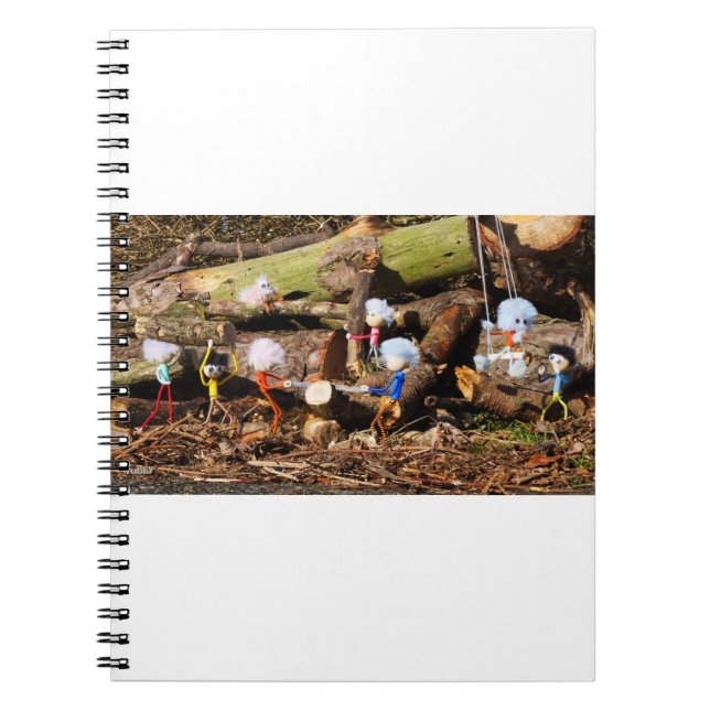 Werkende Fubby's in hun houtzagerij. Notizblock (Vorderseite)