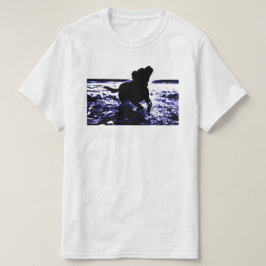 Wert-T - Shirtschwarz-Labrador, der im Wasser T-Shirt