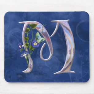 Wertvolle Schmetterlings-Initiale M Mousepad