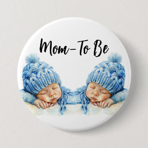 Wertvolle Zwillingsjungen in Blue hats Mama-to-be  Button