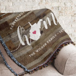 West Virginia Zuhause Staat Personalisierte Holzau Decke<br><div class="desc">Zeigen Sie Zuhause-Staatsstolz mit diesem niedlichen rustikalen Imitat Holzplankendecke mit "Zuhause" in weißer Kalligrafie-Schrift, die mit einer Silhouette des Staat von West Virginia, stehend für den Buchstaben "O", schreibt. Eine rosa Herzillustrierung in der Staat-Karte vervollständigt das Design; Sie können die Herzposition in Ihrer Zuhause-Stadt ändern, indem Sie das Design-Tool öffnen...</div>