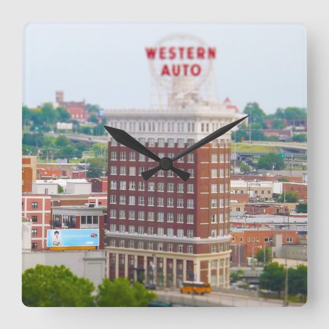 Western Auto Gebäude Loft Condos Kansas City Quadratische Wanduhr (Vorderseite)