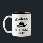Western Cowboy Hat Trauzeuge Personalisiert Name Zweifarbige Tasse<br><div class="desc">Personalisierte Geschenke für Trauzeugen mit Western Cowboy Thema. Dekoriert mit Cowboyhut mit Vintagem Western Schriftart. Text und Farbe können mit dem Design-Tool bearbeitet werden,  um Ihren Bedürfnissen gerecht zu werden. Holen Sie sich dieses individuelles Geschenk für Hochzeiten,  Bachelor-Party,  Verlobungsfeier oder andere besondere Anlässe.</div>