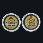 Western Cowboy Rustikale Trauzeuge Name Monogram Manschetten Knöpfe<br><div class="desc">Personalisierte Geschenke für Trauzeugen mit Western Cowboy Thema. Dekoriert mit Cowboyhut mit Vintagem Western Schriftart. Text- und Hintergrundfarbe können mit dem Design-Tool bearbeitet werden,  um Ihren Bedürfnissen gerecht zu werden. Holen Sie sich dieses individuelles Geschenk für Hochzeiten,  Bachelor-Party,  Verlobungsfeier oder andere besondere Anlässe.</div>