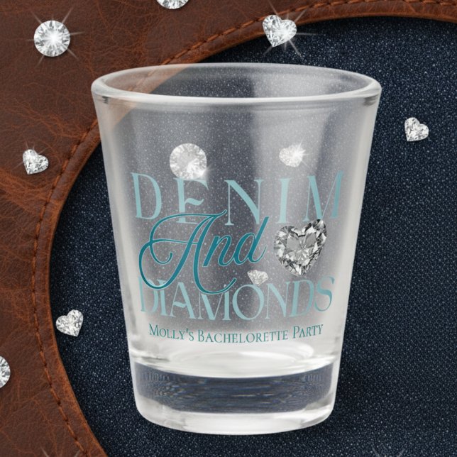 Western Denim und Diamonds Bachelorette Schnapsglas (Say “I do” with a western twist in this charming “Denim and Diamonds” design!)