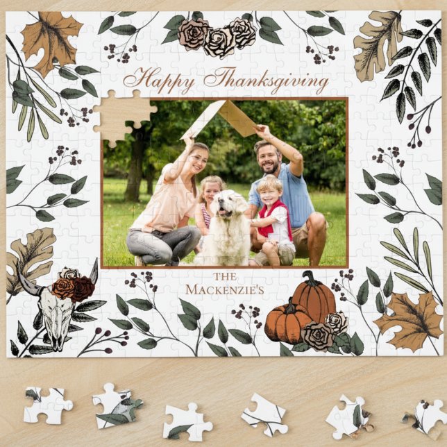 Western Erntedank Fall Harvest FamilienFoto Puzzle (Country Western Fall Floral Cow Skull Thanksgiving Family Photo Puzzle. Autumn Leaves Pumpkins Roses)