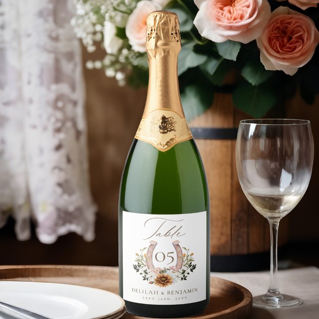 Western Floral Horseshoe Hochzeitsfeier Tischnumme (Western Floral Horseshoe Wedding Table Number Sparkling Wine Label)