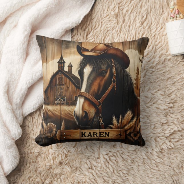 Western Pferd mit Cowboy-Hut neben Barn Sunset Kissen (Decke)