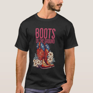 Western-Stiefel auf dem Boden Cowgirl-Linedance-St T-Shirt