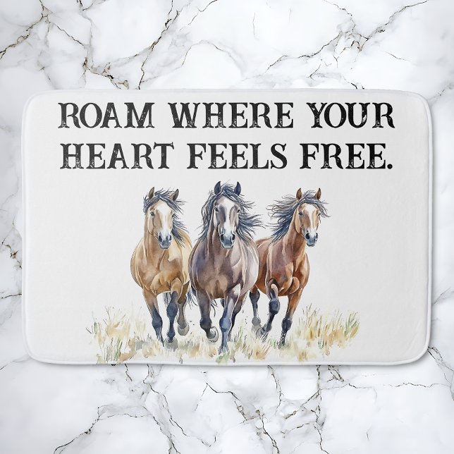 Western Wild & Free Mustang Pferde Badematte (Roam where your heart feels free.  Wild Western mustang horse trio bath mat.)