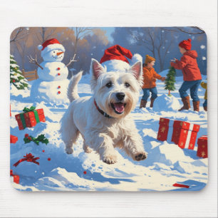 Westie läuft im Schnee mit Weihnachtshut Mousepad