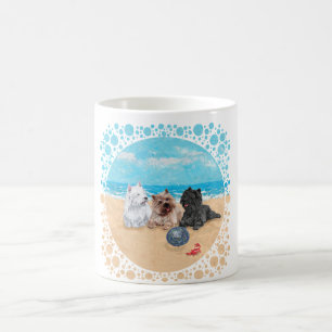 Westie mit Cairn Terriers am Strand Kaffeetasse