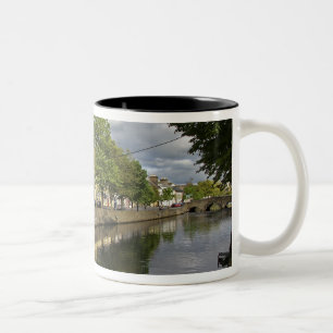 Westport, Irland. Atlantikstadt Zweifarbige Tasse