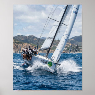 Wettbewerbsfähiges Segel-Yacht-Rennen Ozeanwellen Poster