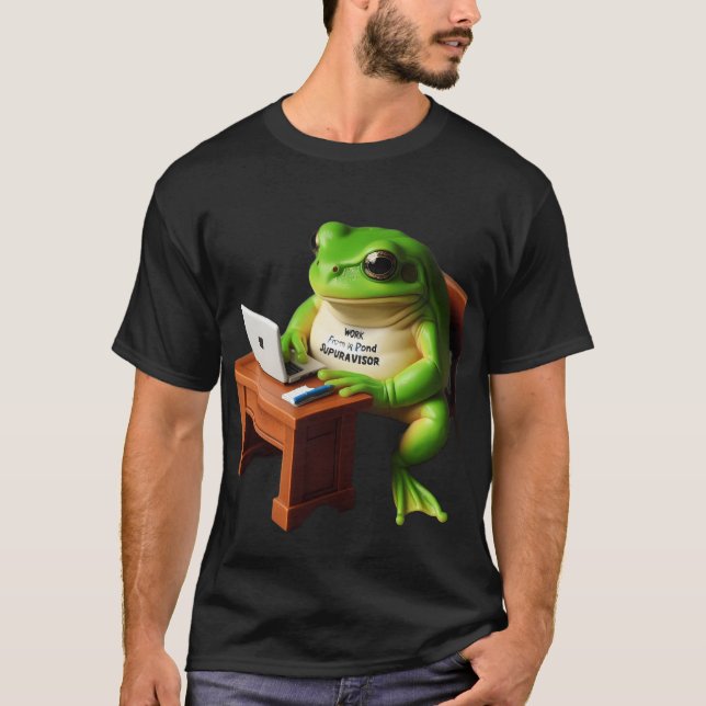 WFH Manager Frog at Desk Humor Shirt (Vorderseite)