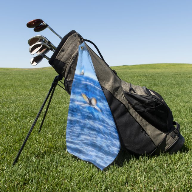 Whale Schwanz Nautic mit Schiff Blue Ocean Golfhandtuch (Gras)