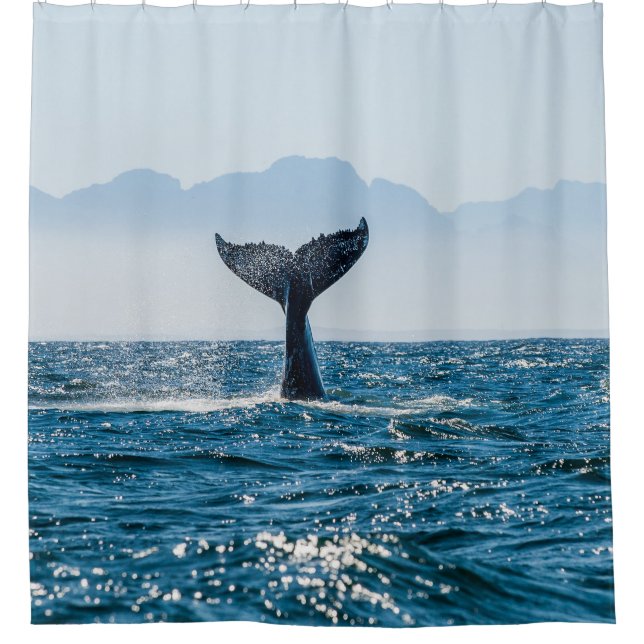 Whale Schwanz Seascape: Dramatisches Wasser. Duschvorhang (Vorderseite)
