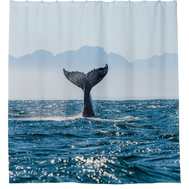 Whale Schwanz Seascape: Dramatisches Wasser. Duschvorhang (Vorderseite)
