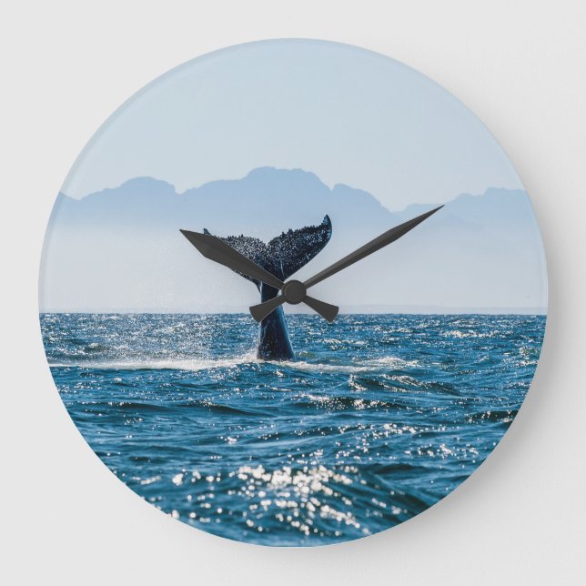Whale Schwanz Seascape: Dramatisches Wasser. Große Wanduhr (Vorderseite)