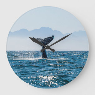 Whale Schwanz Seascape: Dramatisches Wasser. Große Wanduhr