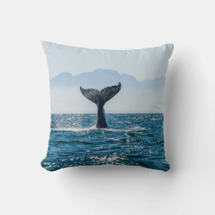 Whale Schwanz Seascape: Dramatisches Wasser. Kissen