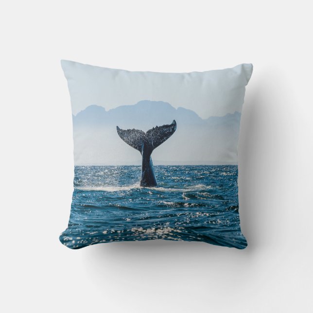 Whale Schwanz Seascape: Dramatisches Wasser. Kissen (Vorderseite)