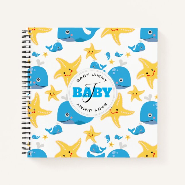 Whale & Starfish Cartoon Monogram Muster Notizbuch (Vorderseite)