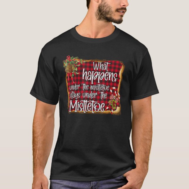 What Happens Under The Mistletoe Stays Under The M T-Shirt (Vorderseite)