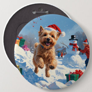 Wheaten Terrier läuft im Schnee mit Weihnachtshut Button