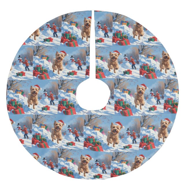 Wheaten Terrier läuft im Schnee mit Weihnachtshut Polyester Weihnachtsbaumdecke (Vorderseite)