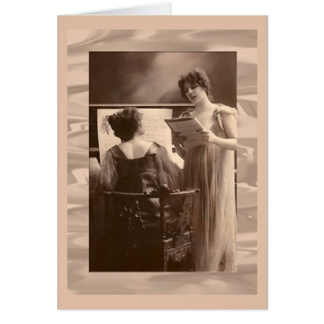 When Charmaine sings dogs howl  Victorian ladies (Vorne)