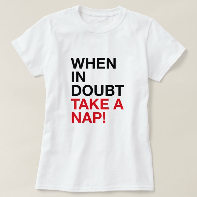 When in Doubt Take a Nap – Minimal Typography Tee (Design vorne)