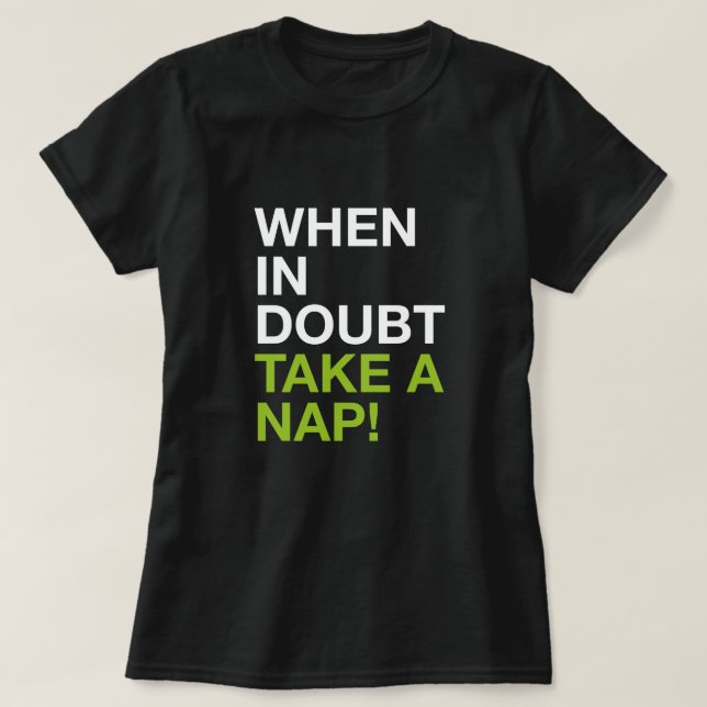 When in Doubt Take a Nap – Minimal Typography Tee (Design vorne)